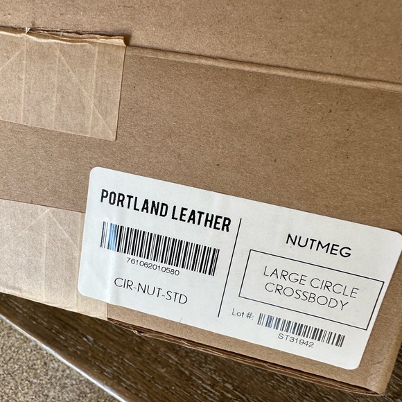 Portland Leather Large Circle Crossbody Bag - Picture 6 of 6